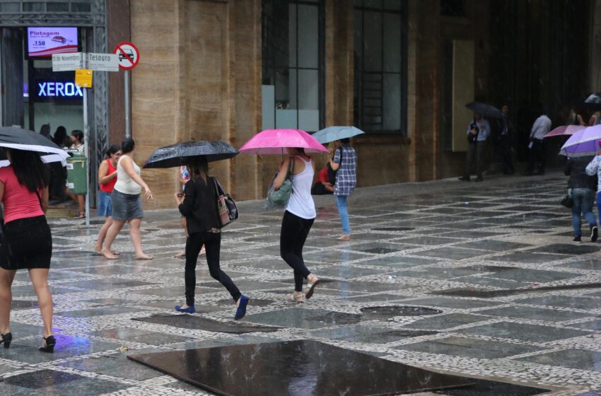  Frente fria muda o tempo em SP: sexta-feira será de céu nublado, chuvas e temperaturas mais baixas