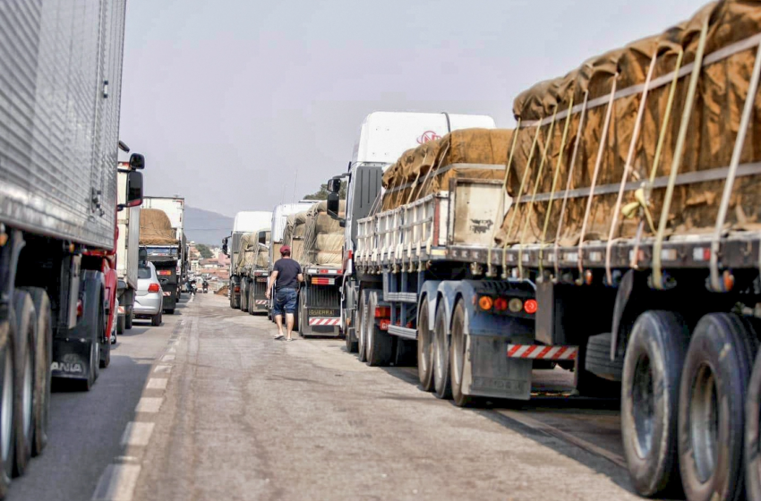  Manifestantes tentam bloquear rodovias da região