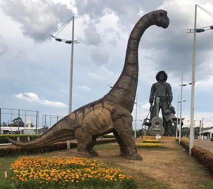  Parque do Peão tem exposição de dinossauros