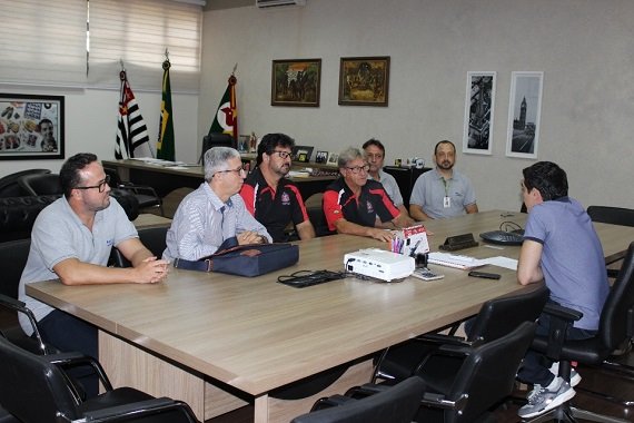  Prefeito recebe dirigentes e  confirma  interesse em sediar jogos regionais