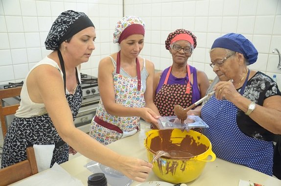  Curso para confecção de ovos de chocolate tem grande procura