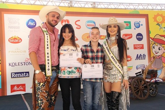  Miss e Mister Rodeio Brasil participam de festival de música sertaneja