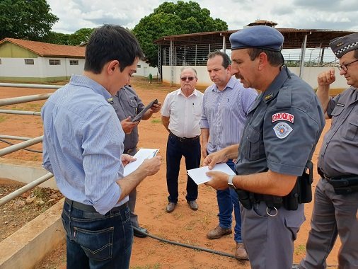  Prefeito e militares visitam Recinto para adequação de obras para instalação da cavalaria