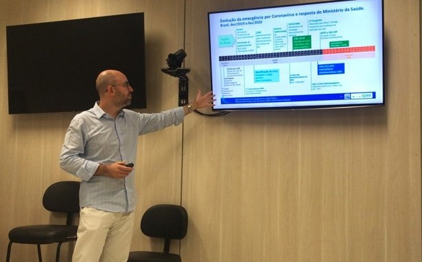  Profissionais de saúde recebem treinamento sobre coronavírus