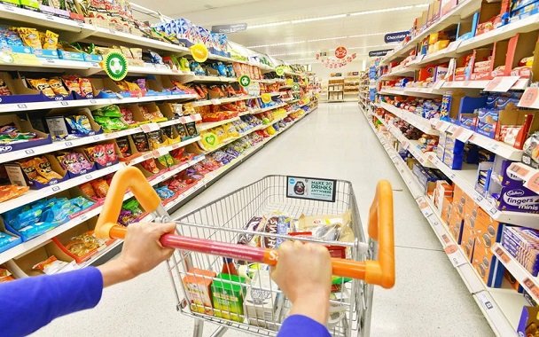  Compras em supermercados aumentou 45%, mas associação garante abastecimento