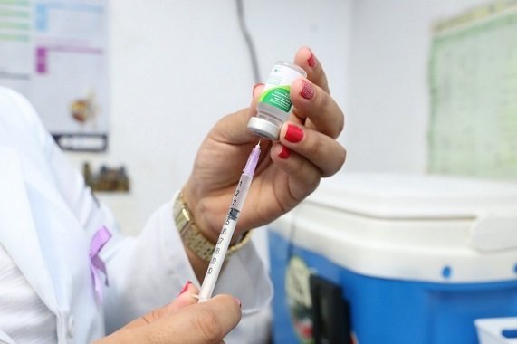  Barretos ultrapassa meta e vacina mais de 14 mil idosos