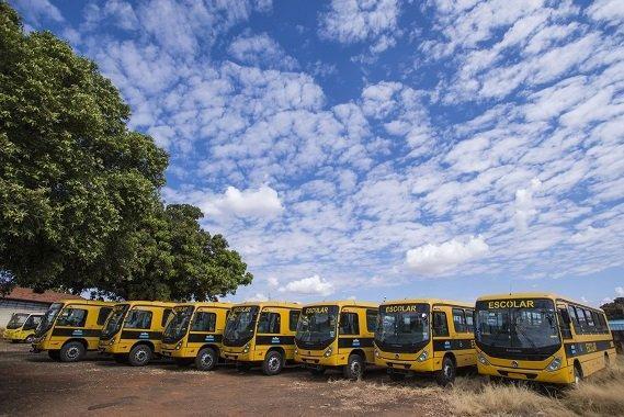  Barretos renova frota com sete novos ônibus para transporte escolar