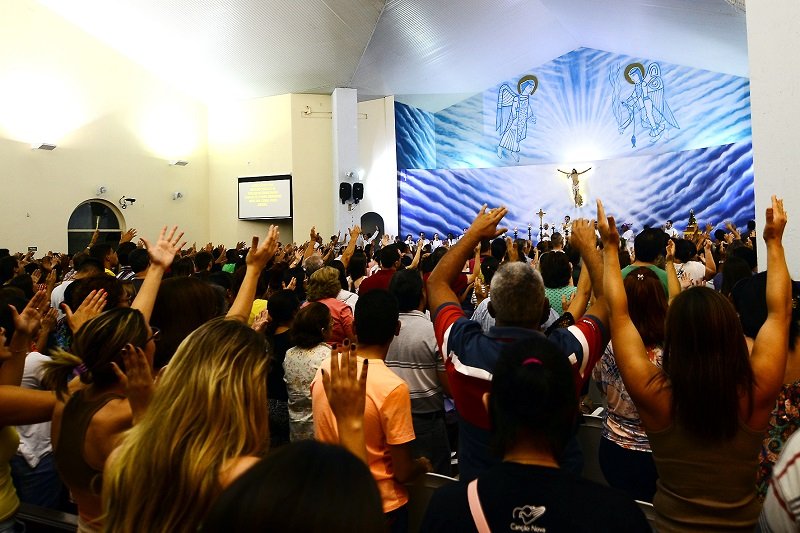  Missas por cura e libertação superlotam templo na Vila Marília