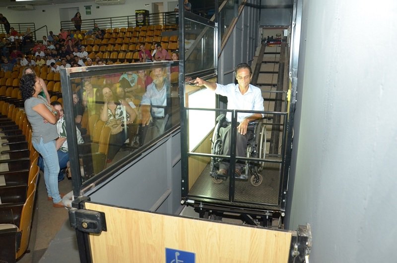  Universidade inaugura elevador fabricado por alunos