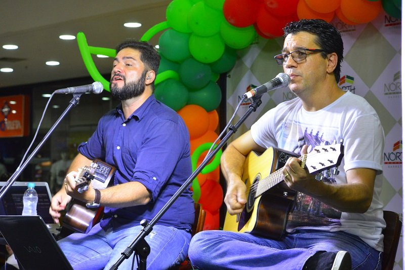  Rodrigo & Caetano se apresenta no North Shopping Barretos no feriado