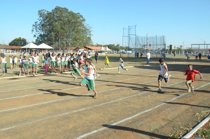  Crianças participam de festival de atletismo em Barretos
