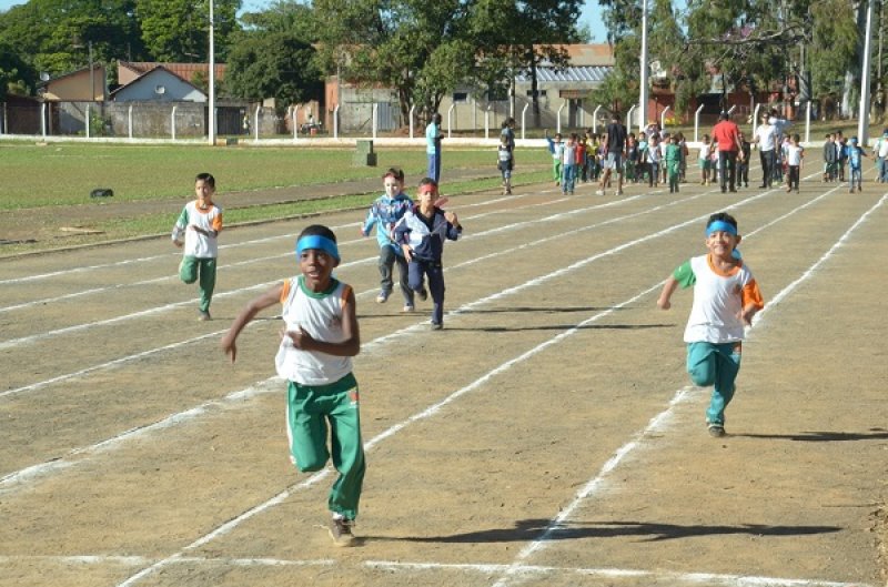 Festival de Atletismo começa com corrida de 50 metros para dois mil estudantes