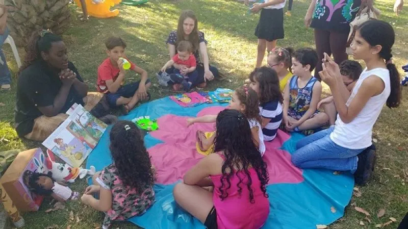  Contadoras de histórias participaram do BibliotecAR