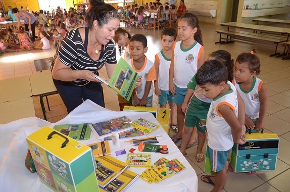  Escolas municipais concluíram distribuição dos kits de material escolar