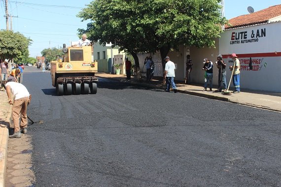  Prefeitura de Barretos faz regularização de pavimento em trecho da Avenida 1