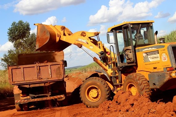  Prefeitura realiza obras de conservação na estrada do Brejinho