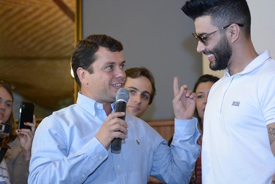  Gusttavo Lima é empossado mais uma vez Embaixador da Festa do Peão