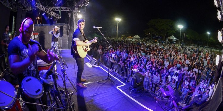  Carreiro & Capataz levam milhares a show no Recinto Paulo de Lima Correa