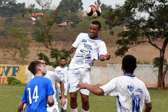  Deu Vila Nogueira na cabeça