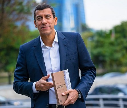  Advogado brasileiro lança livro sobre ação bilionária movida contra a Petrobrás