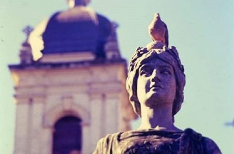 Busto histórico está sendo restaurado pela Prefeitura