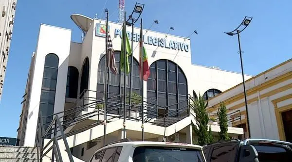  Denúncia contra prefeito é protocolada na Câmara e reacende debate sobre planejamento de contratações e publicidade em Barretos