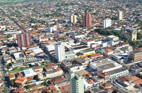 Praça ficou sem cuidados durante duas décadas