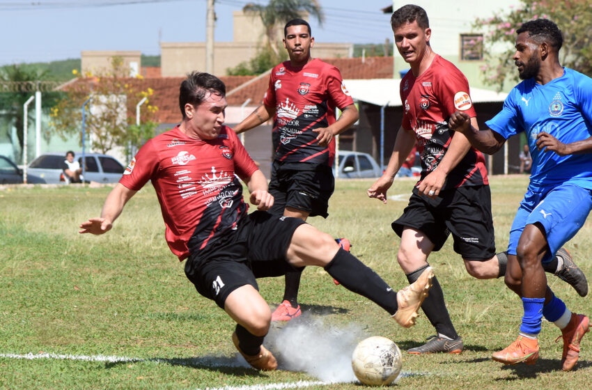  Vila Nogueira sai na frente nas semifinais do Campeonato Varzeano