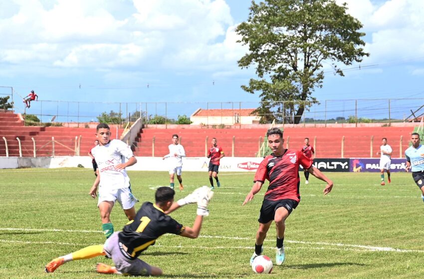  Athletico-PR goleia Picos na estreia do Grupo 7 no estádio Fortaleza