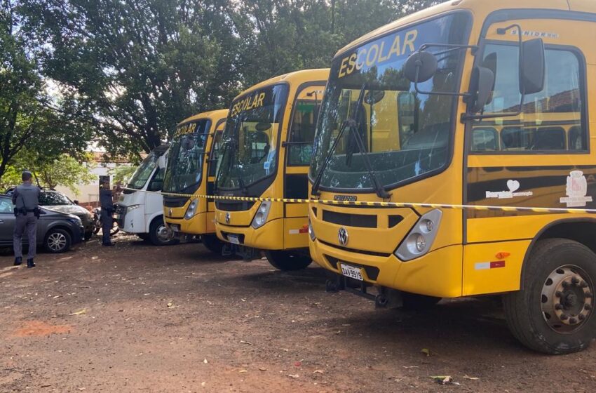 12 ônibus escolares são alvos de furtos na madrugada desta quarta-feira em Barretos