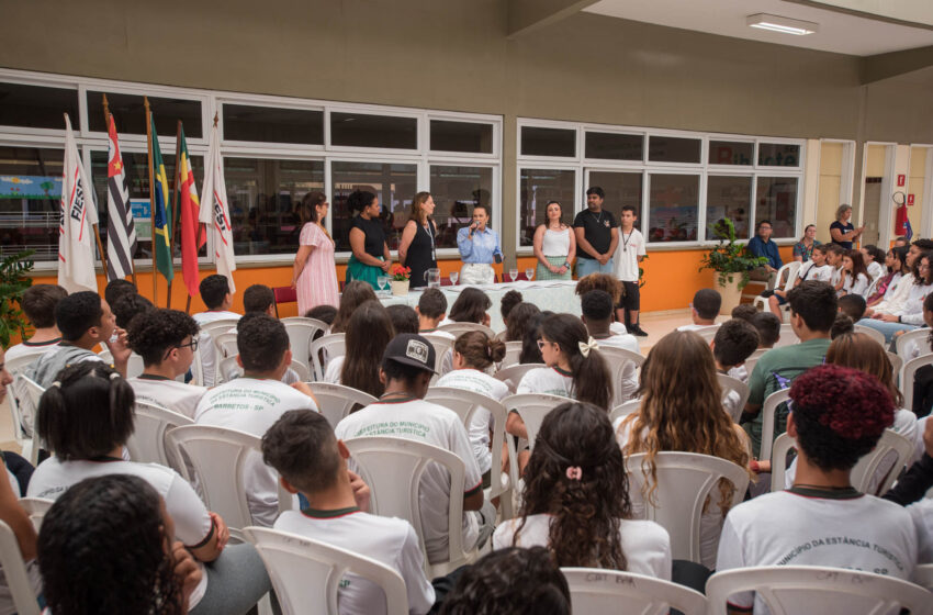  Alunos da rede municipal concluem curso de programação e robótica promovido pelo SESI