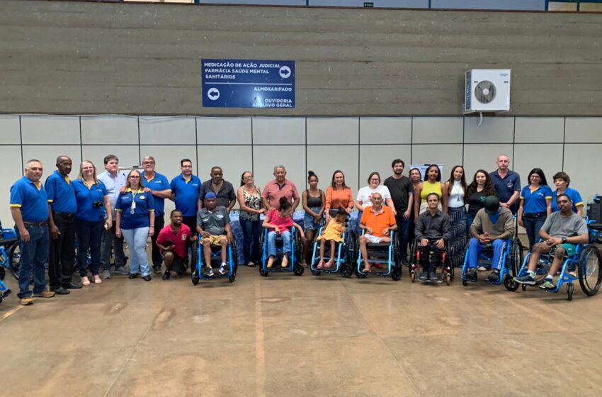  Rotary e Secretaria Municipal de Saúde entregam 68 cadeiras de rodas personalizadas
