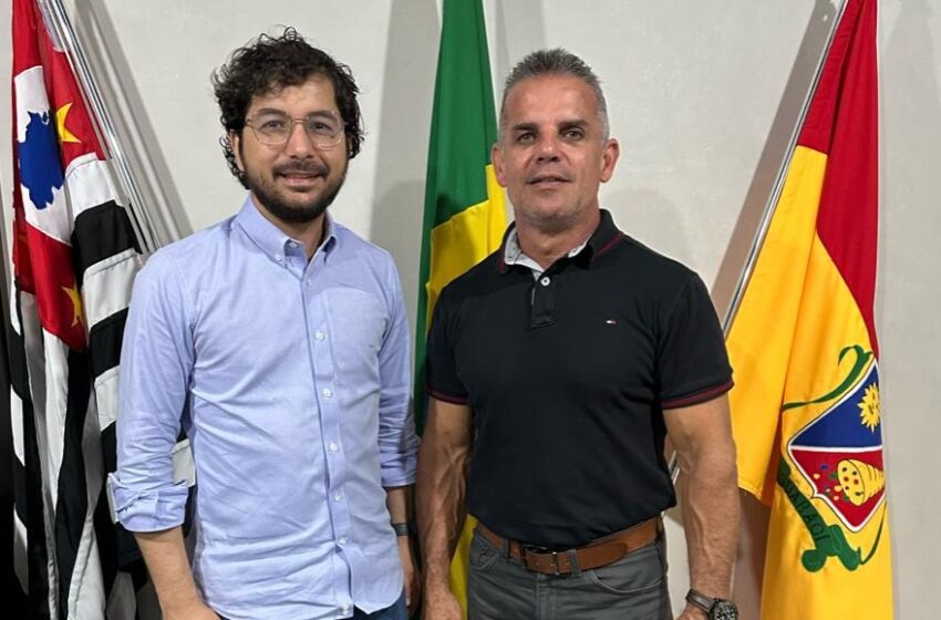  Diretor Regional da Secretaria de Governo de São Paulo, Raphael Dutra, se encontra com prefeito de Guaraci (SP)