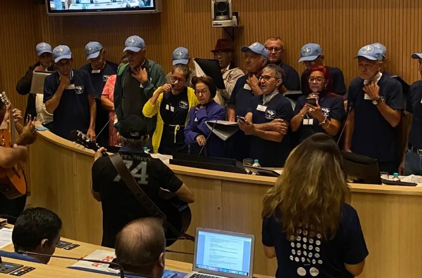  “Coral Papo Furado” emociona profissionais da saúde em apresentação no IRCAD