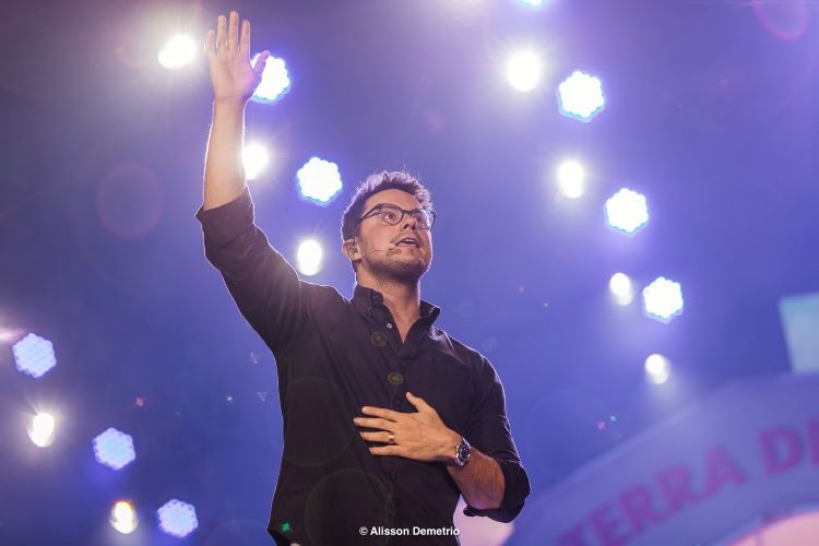  Evangelista Deive Leonardo lota e emociona arena da 69ª Festa do Peão de Barretos