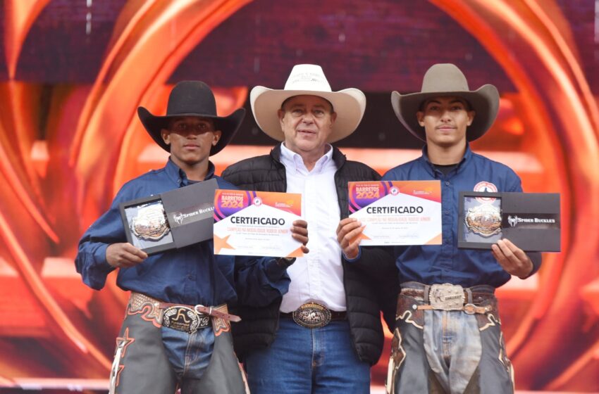  Dupla divide título de campeão do Rodeio Júnior da Festa de Barretos