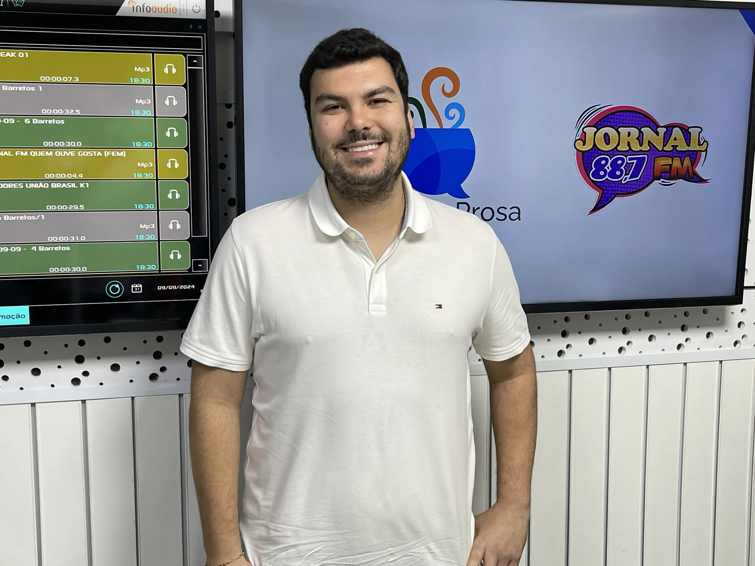  Caio Leite fala sobre trajetória e projetos em entrevista ao “Café com Prosa”
