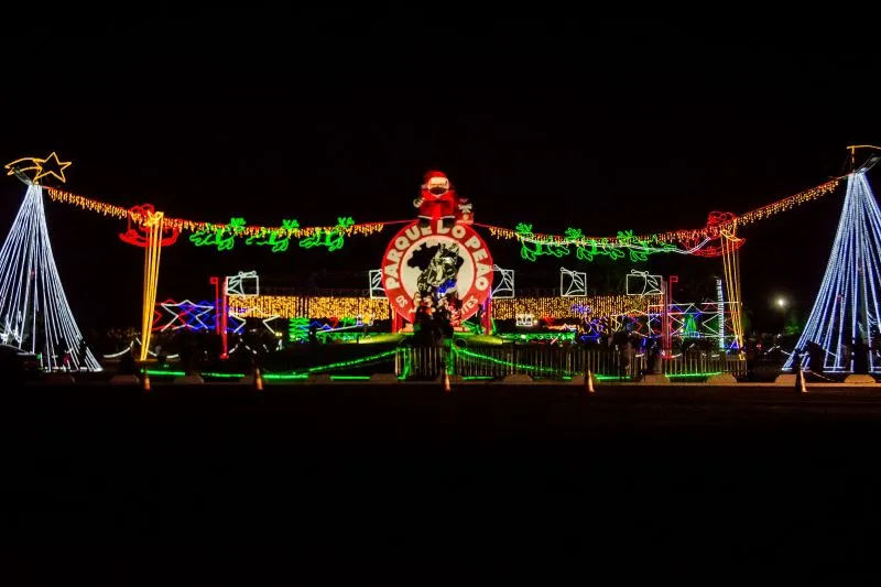  Parque do Peão ganha decoração de Natal com mais de 15 mil metros de luzes de led