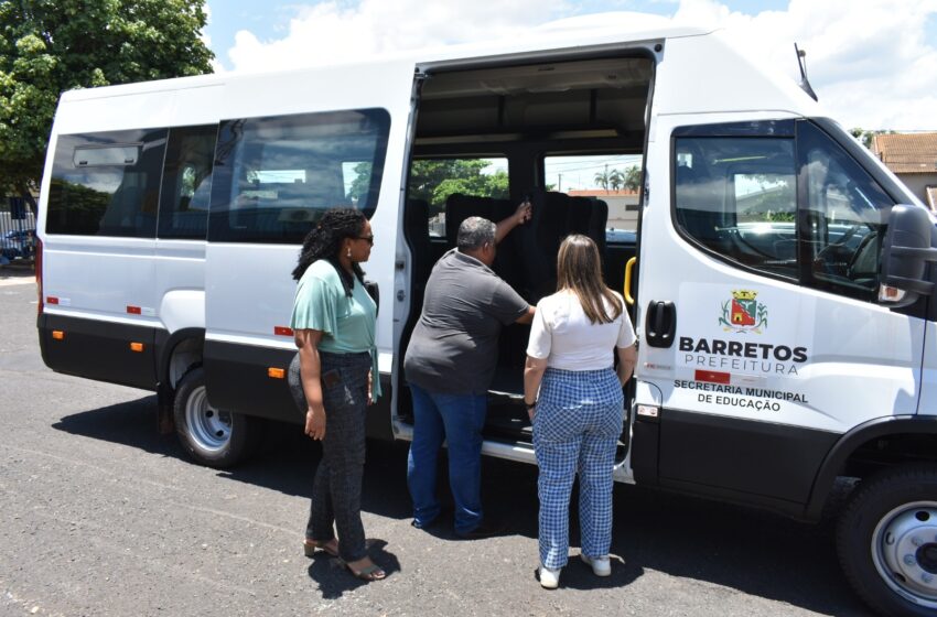  Educação de Barretos ganha reforço com novo miniônibus para transporte escolar