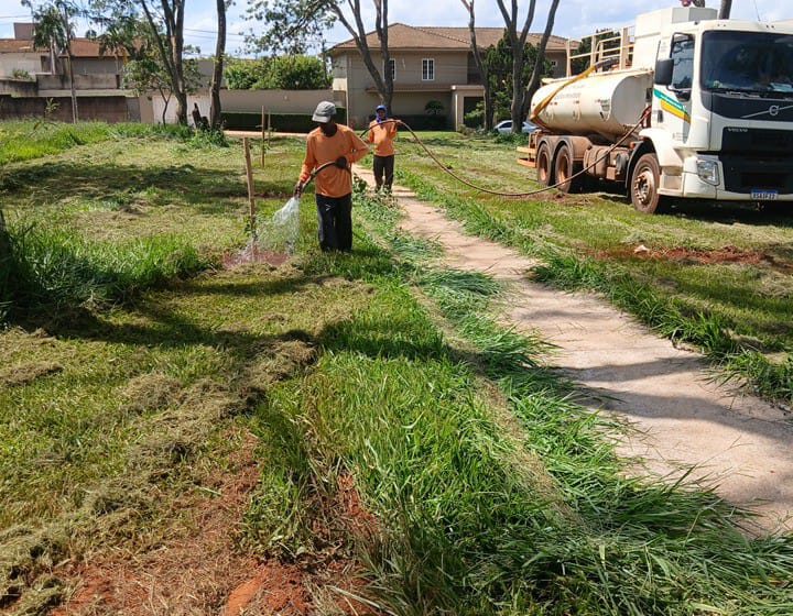  Plantio de 90 mudas marca ações do Meio Ambiente no bairro City Barretos