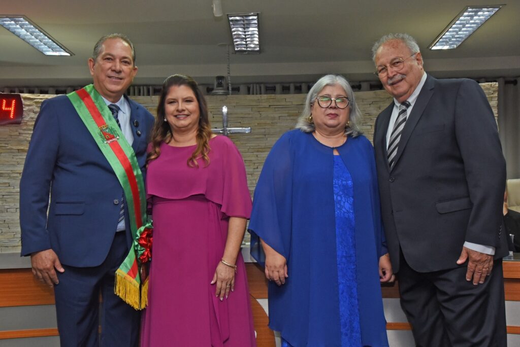 Odair Silva, a primeira dama Roselaine Guimarães, Maria Aparecida e Mussa Calil.