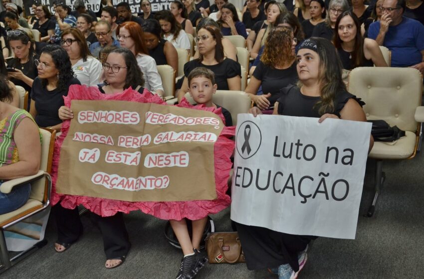  Professores de Barretos anunciam greve por reajuste salarial