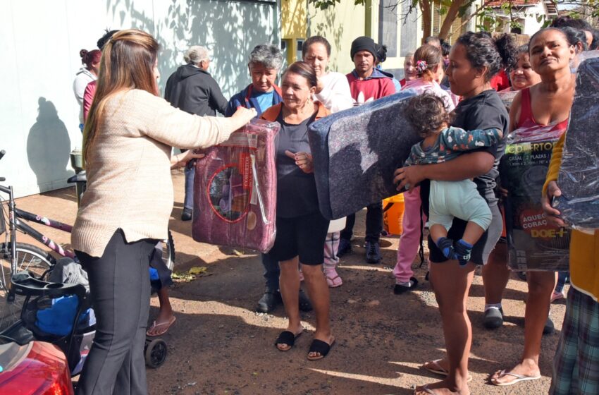  Fundo Social distribui 100 cobertores em bairros de Barretos
