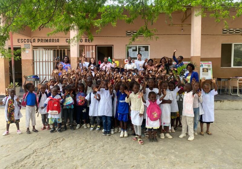  Odontologia do UNIFEB doa kits de higiene dental para atender cerca de 600 crianças em Moçambique na África