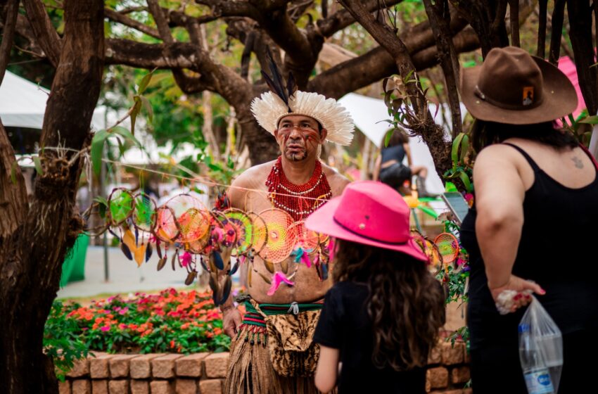 Comunidade Pataxó compartilha cultura e artesanato na Festa do Peão de Barretos