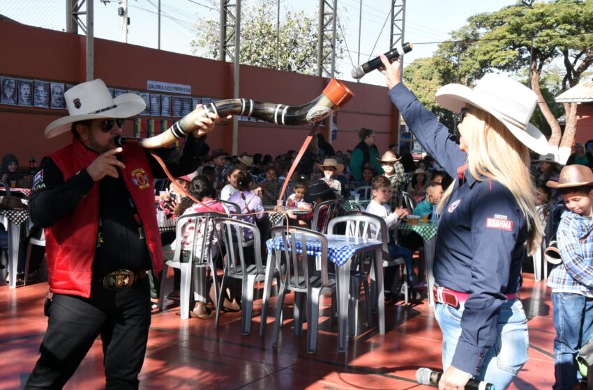 Queima do Alho leva tradição sertaneja às escolas municipais de Barretos
