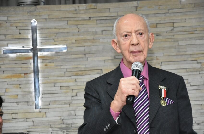  Dr. Uebe Rezeck recebe Título de Cidadão Benemérito em sessão solene na Câmara de Barretos