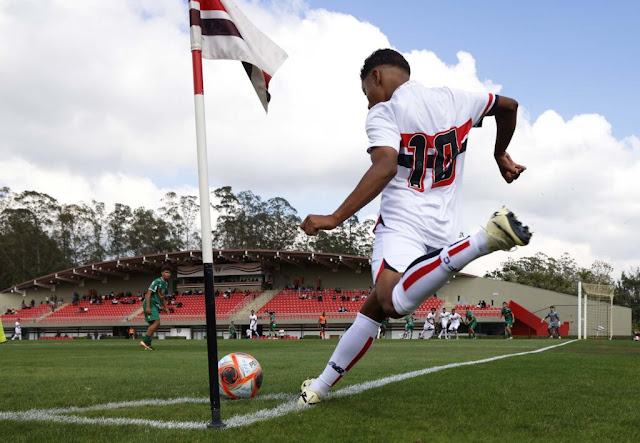  São Paulo goleia Barretos e garante classificação antecipada no Paulista Sub-15