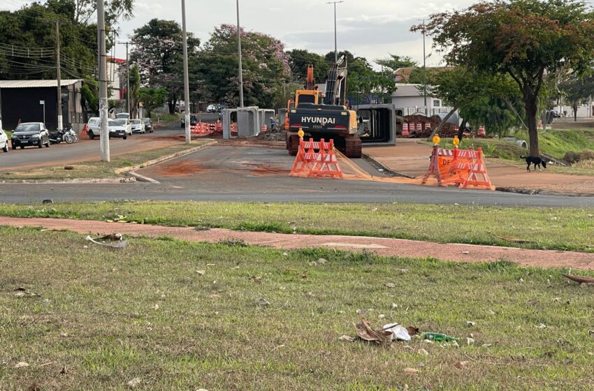 Interdições em série complicam trânsito no entorno da Avenida Necker em Barretos