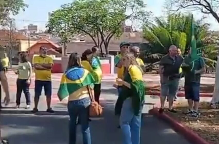  Manifestação bolsonarista reúne pequeno grupo em Barretos no 7 de Setembro